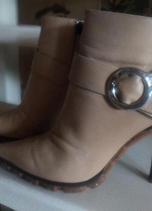 Шкіряні батильоны casadei, італія.