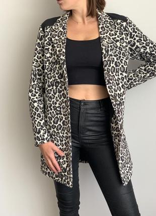 Пальто укорочённое тренч в леопардовом принте vila пальто з принтом прямого крою1 фото