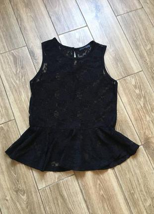 Черный кружевной топ с воланом от талии