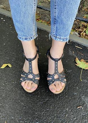 Босоножки на высокой платформе 37-38 размер 24 см по стельке