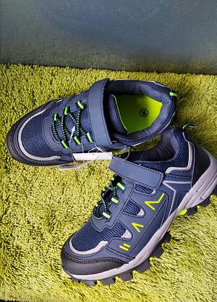 Женские кроссовки