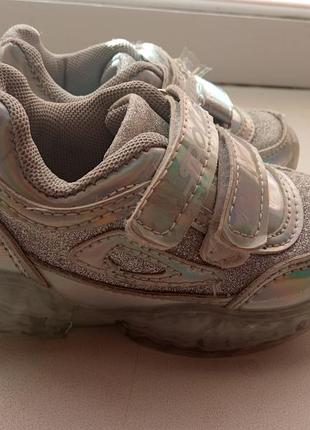 Кроссовки для девочки.