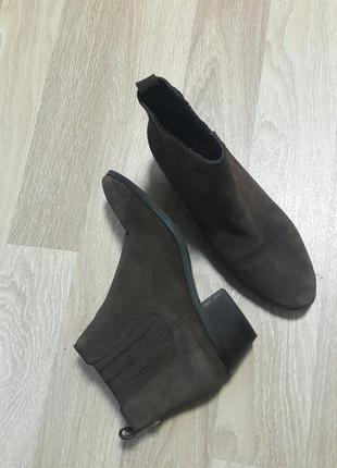 Казаки замшевые/демисезонные ботинки  carvela2 фото