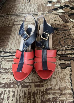 Босоніжки шкіряні