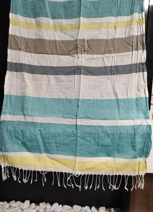 Стильний, легкий, широкий, смугастий шарф-палантин з китицями3 фото