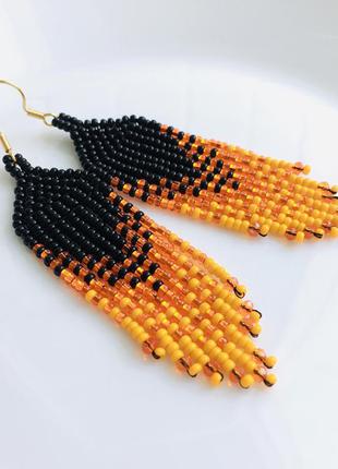 Черно-оранжевые серьги из бисера с бахромой, сережки на хеллоуин2 фото