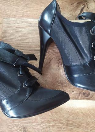 Стильні туфлі шкіра каблук 37