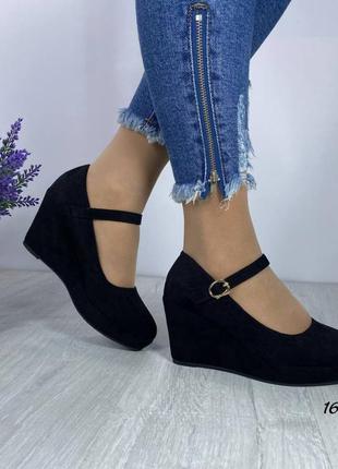 Женские замшевые туфли с ремешком5 фото