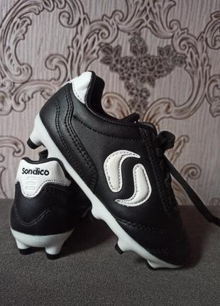 Черно белые бутсы для футбола сороконожки sondico новые 27 р  16-16.5 см