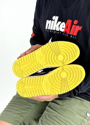 Женские кроссовки nike air jordan 1 retro black/yellow4 фото