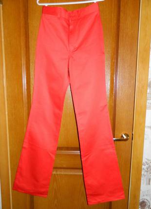 Продам яскраво-червоні брюки прямого крою з високою талією для стильної модниці