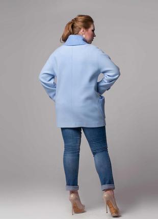 Женское пальто тренчкот голубого цвета с карманами2 фото