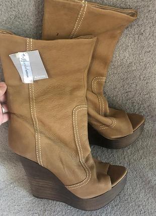 Кожаные сапоги zara на платформе