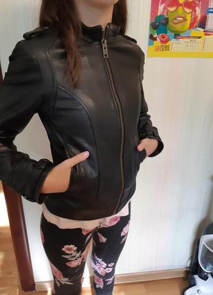 Фирменная кожаная куртка mng casual р-р xs (на подростка или очень худенькую).