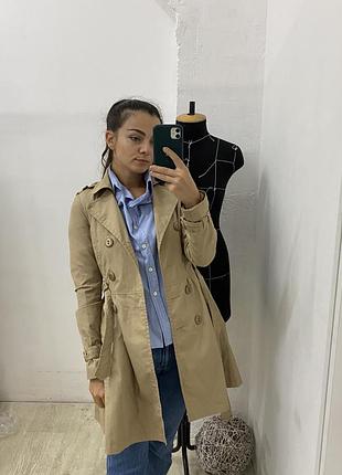 Бежевий тренч з котора