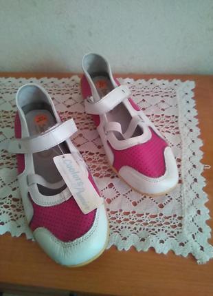 Красовки нові шкіряні 39розмір за ст 26см ш 9