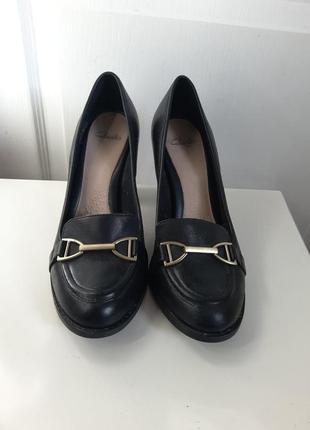 Женские кожаные черные туфли лоферы на каблуке 39 р по стельке 25 см1 фото