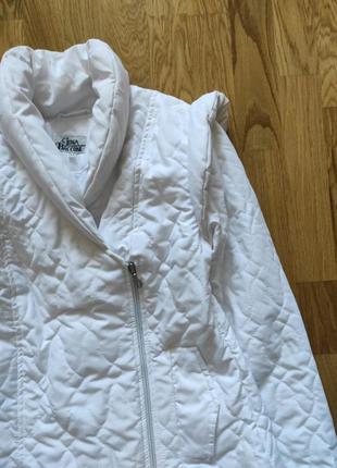 Красива нарядна біла куртка дорогого італійського бренду2 фото
