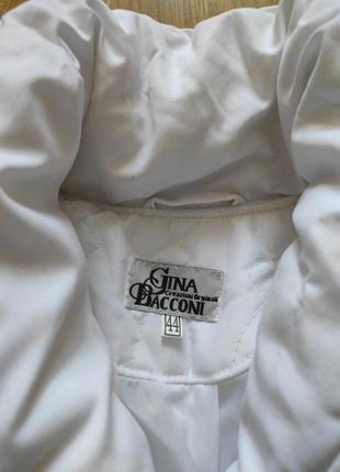 Красива нарядна біла куртка дорогого італійського бренду3 фото