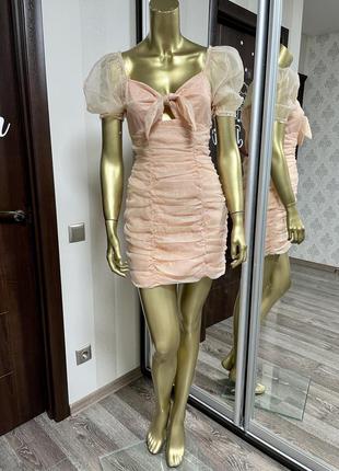 Платье мини с пышными рукавами и завязкой skylar rose5 фото