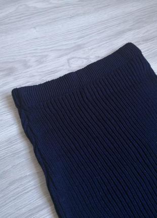 Базовая вязаная тёплая синяя юбка миди в рубчик4 фото