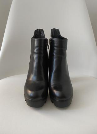 Жіночі чорні чоботи на стійкому калуку.4 фото