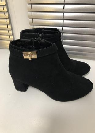 Черевики під замшу на підборах