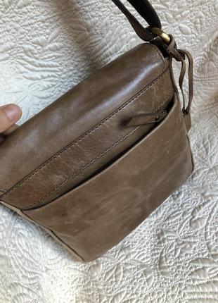 Стильная добротная кожаная сумка кросс боди через плечо , натуральная кожа, эффект винтажа5 фото