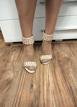 Босоніжки оригінальні