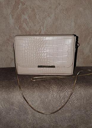 Нюдовая бежевая сумочка на цепочке primark