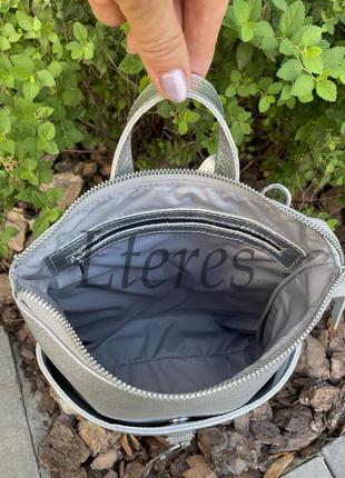 Жіноча шкіряна срібляста сумка-рюкзак, кольори в асортименті4 фото