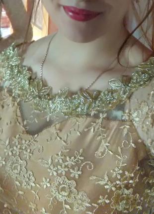 Святкова сукня золотистого кольору шита на замовлення