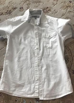 Белая нарядная рубашка