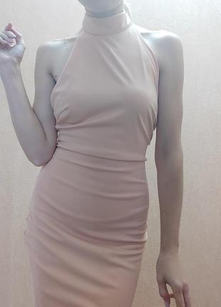 Плаття з чокером