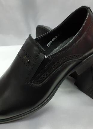 Стильні класичні шкіряні туфлі rondo 39-45р.