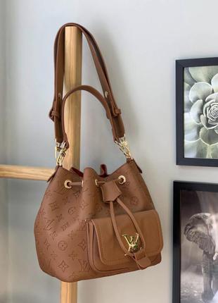 Крутая сумка в стиле louis vuitton насыщенного коричневого цвета