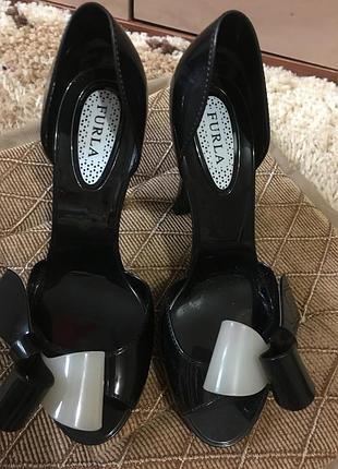 Нереально красиві босоніжки furla