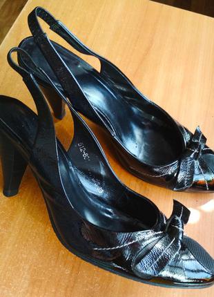 Лаковые туфельки braska р39 (на38), 24,5 см. каблук8см. натуральная кожа2 фото