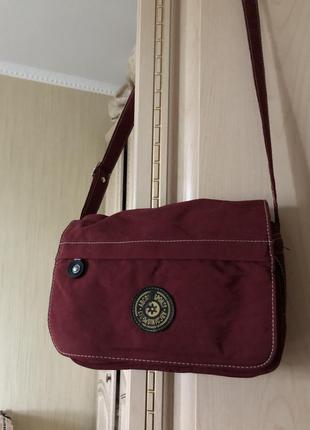 Практичная сумка в стиле kipling, красивый вишневый цвет ,2 фото