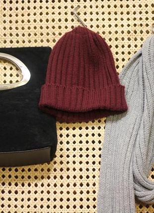 Шапка цвета марсала
