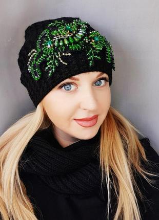 Шапка жіноча з вишивкою.