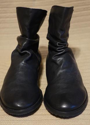 Лаконичные стильные черные кожаные полусапожки felmini австралия 40 р.2 фото