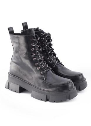 Стильные черные осенние деми ботинки на тракторной подошве шнуровке массивные модные