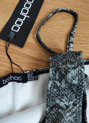 Боди с квадратным вырезом на бретелях и змеиным принтом.экокожи. boohoo. made in uk.4 фото