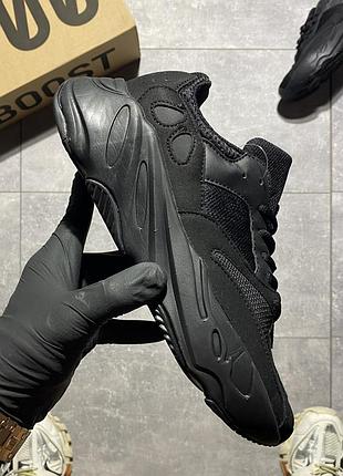 Кросівки жіночому