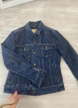 Джинсова куртка levi's