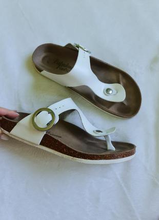 Кожаные шлепки белого цвета george / шкіряні шльопанці білого кольору