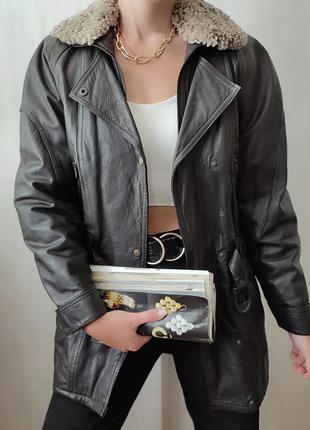 Вінтажна  подовжена шкіряна куртка дублянка з пояском leather company
італія 
стан - дуже хороший2 фото