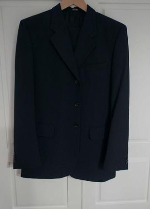 Костюм темно-синього кольору р. 48