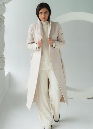 Пальто  из вискозы мягкое уютное, молочного оттенка